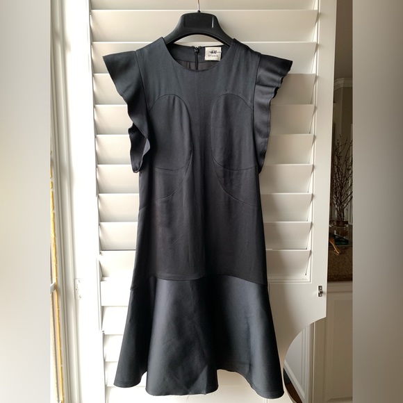 Ruffle Sleeve Black Dress - H&M Studio Collection - Picture 3 of 5
